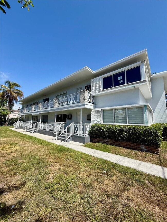Foto del edificio - 7600 Dickens Ave