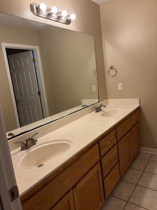 Building Photo - 36013 Raleigh Dr