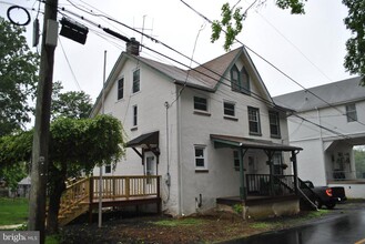 Building Photo - 12 Thornton Rd