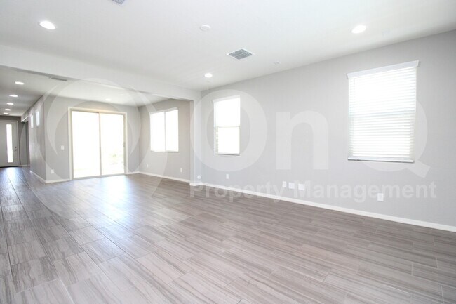Foto del edificio - 2100 E Wisteria Dr
