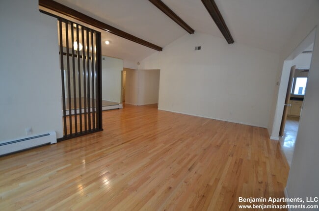 Building Photo - 20 Mossdale Rd
