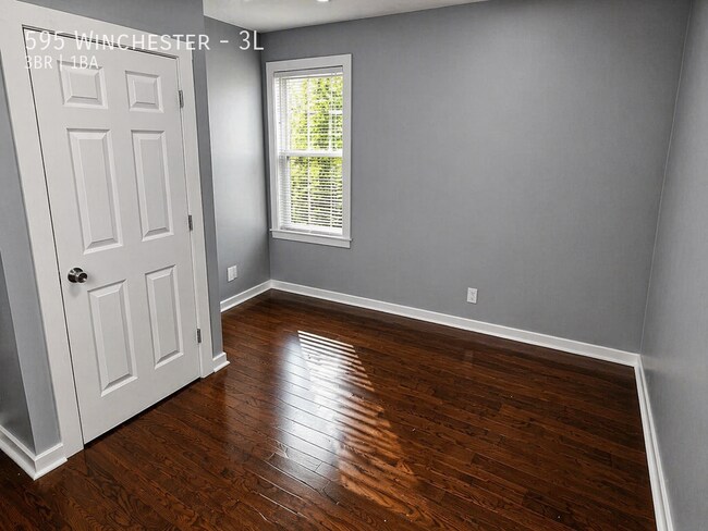 Foto del edificio - 595 Winchester Ave