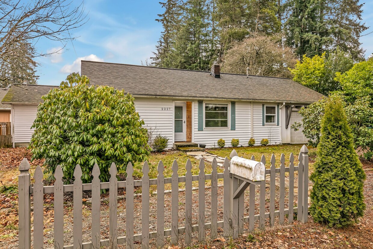 Foto principal - Cozy 3 Bedroom Home in Port Orchard!