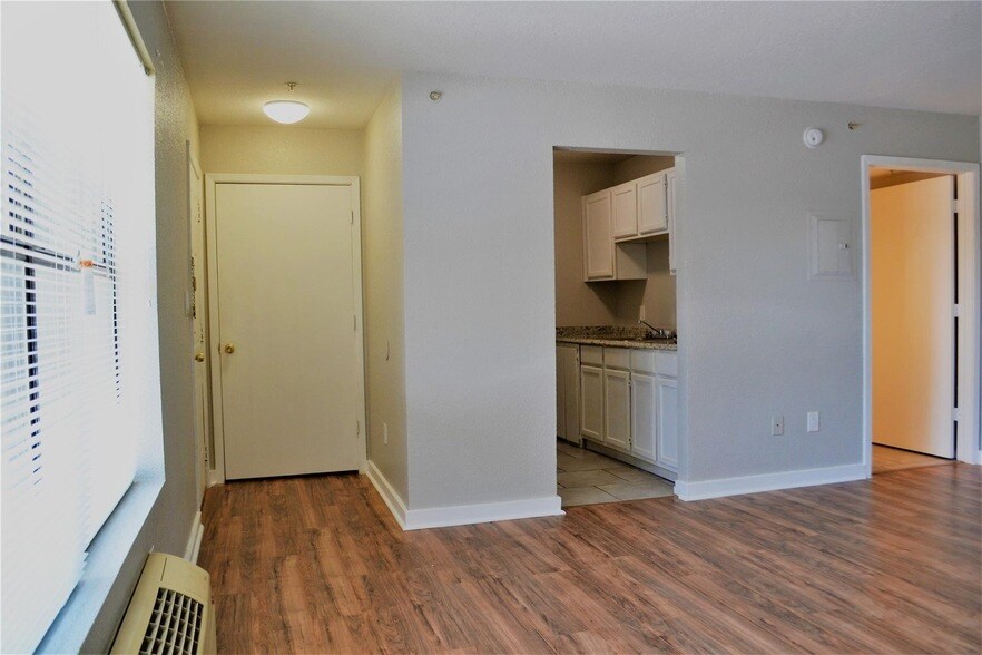 Photo - 701 W Sycamore St