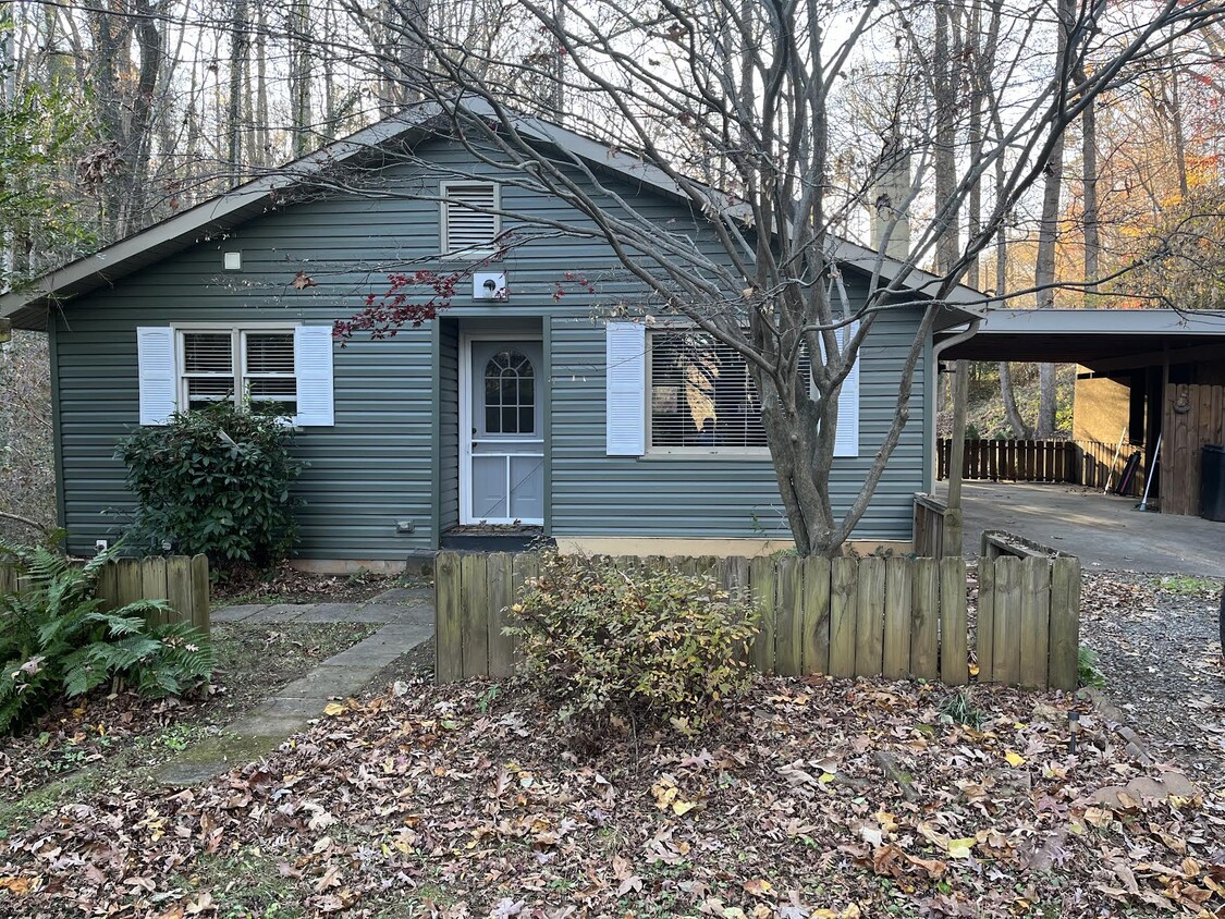 Primary Photo - 69 Wilcox Road - Creekside Cottage close t...