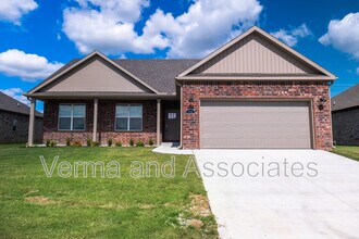 Building Photo - 940 E Skyline Lp