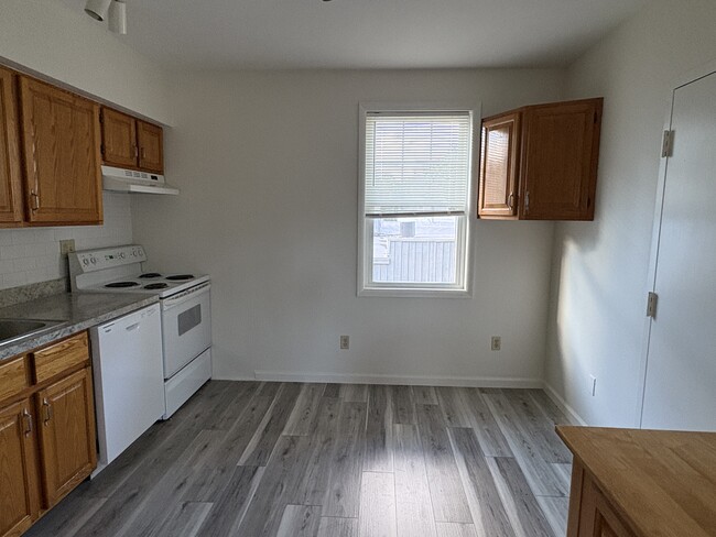 Building Photo - 1170 Whitney Ave