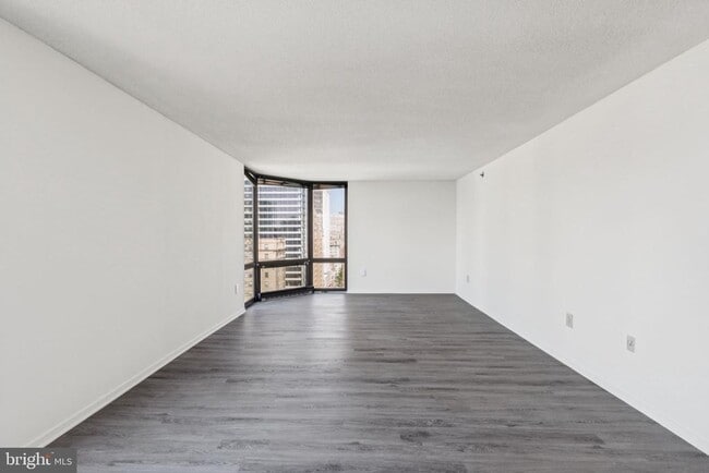 Building Photo - 2020 Walnut St