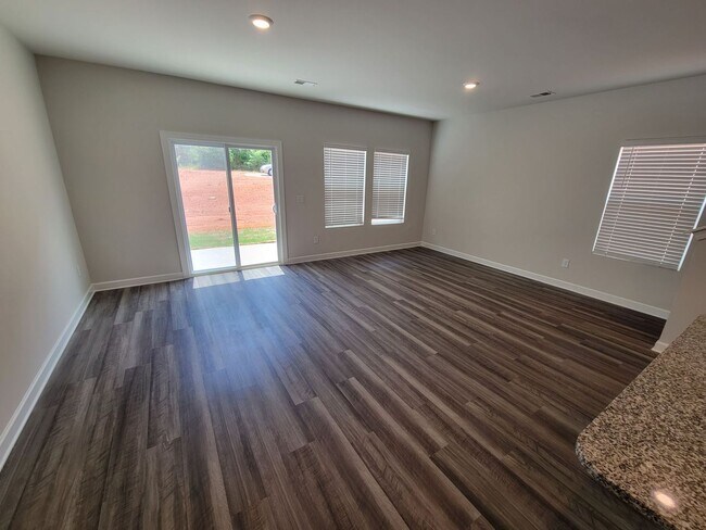 Foto del edificio - 3 Bed, 2 Bath Townhome Available in Berea