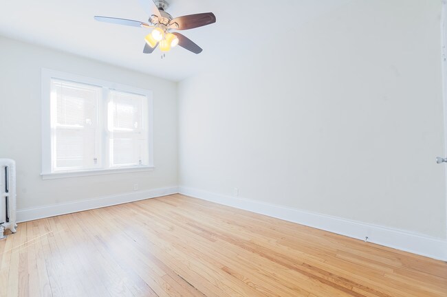 Foto del edificio - 4821 N Springfield Ave