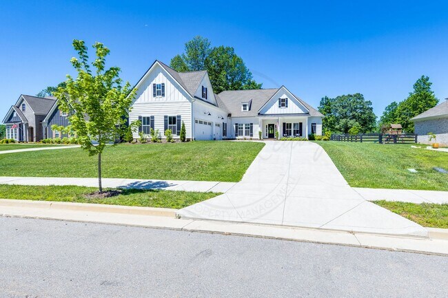 Foto del edificio - Elegant 4-Bedroom Home in Williamson County!