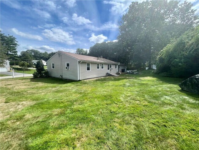 Building Photo - 2 Apache Ln