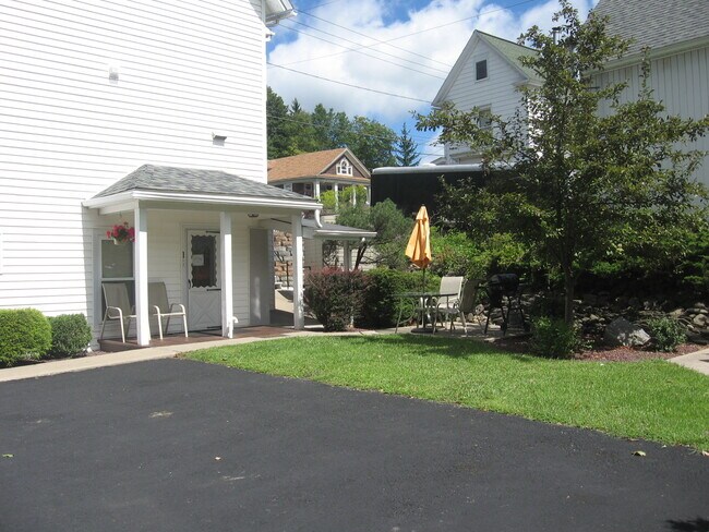 Entrada del lado oeste - 119 Chestnut St