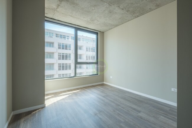 Building Photo - 945 W Washington Blvd