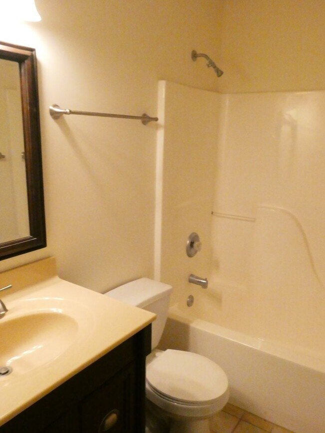 Foto del edificio - 3 Bed, 2 Bath Home; off Creasy Springs Rd
