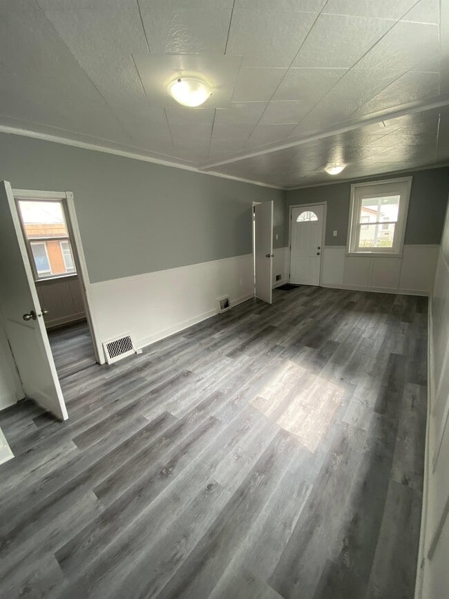Photo du bâtiment - 1484 Alexander Ave