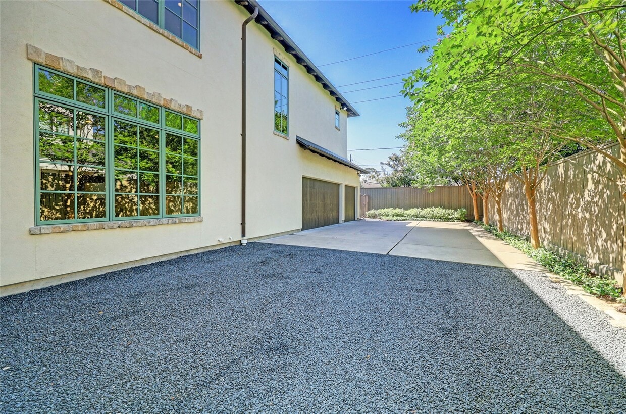 Building Photo - 5610 Lynbrook Dr