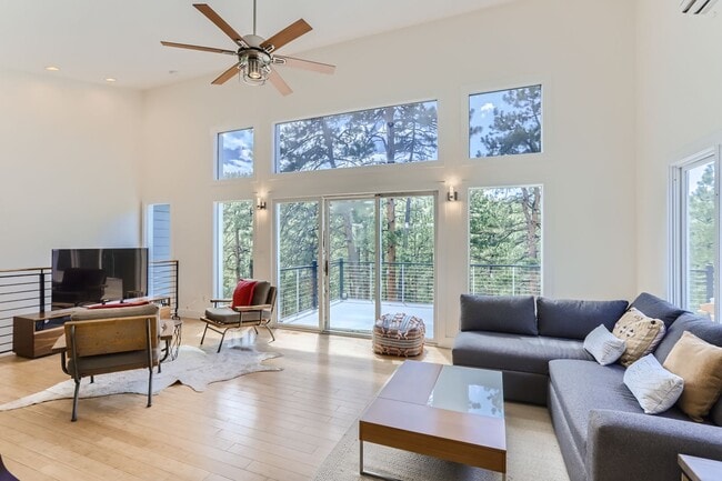 Foto del edificio - GORGEOUS 4BD/ 3BA MOUNTAIN HOME in Boulder, CO- Available 7/10/26!