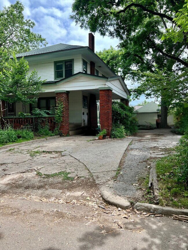 Building Photo - 421 Park Dr