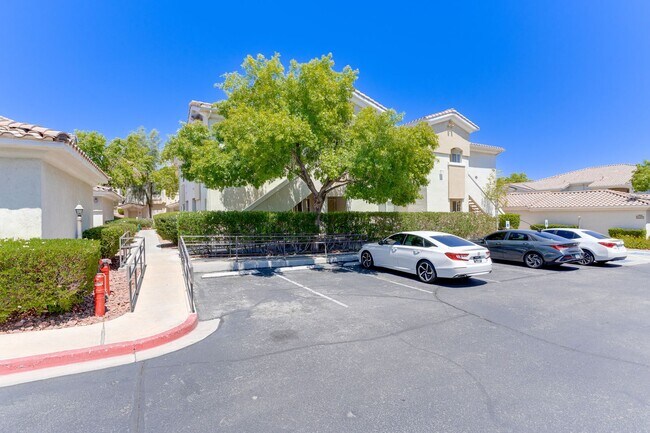 Building Photo - Charming 2-Bed/2-Bath Condo with Dual Mast...