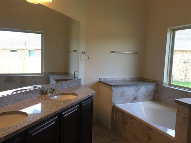 Building Photo - 705 Water Garden Cir