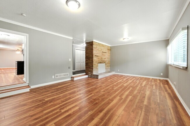 Building Photo - 3102 W Peek Rd NW