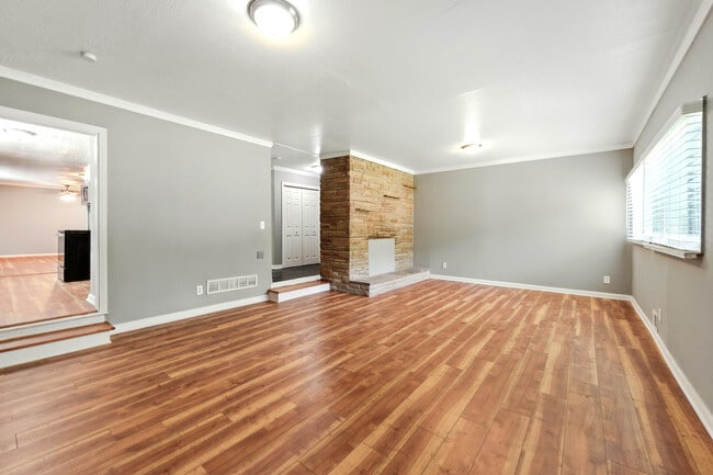 Photo - 3102 W Peek Rd NW House