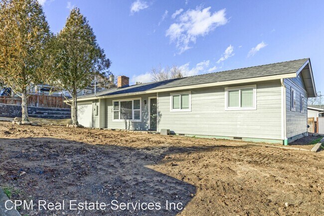 Foto del edificio - 3 br, 1 bath House - 323 Maple St.