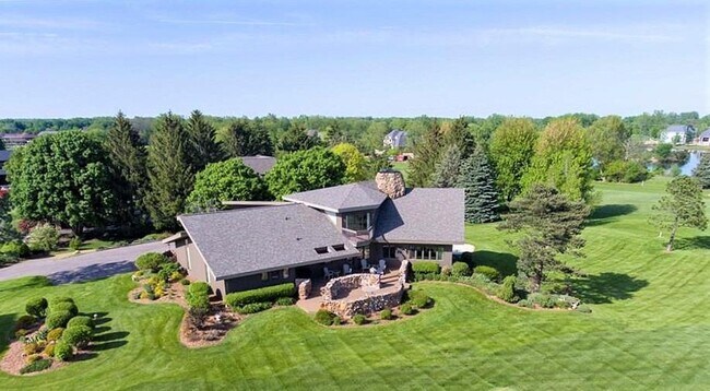 Building Photo - 2871 Fairway Dr