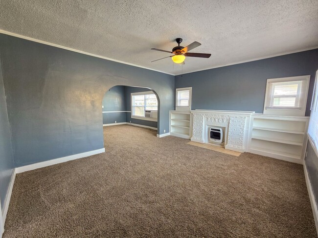 Building Photo - 3 or 4 bedroom in Shawnee