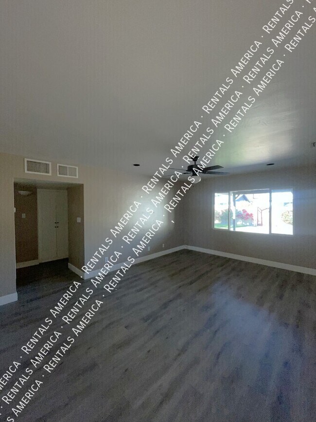 Building Photo - 6924 E Cheery Lynn Rd