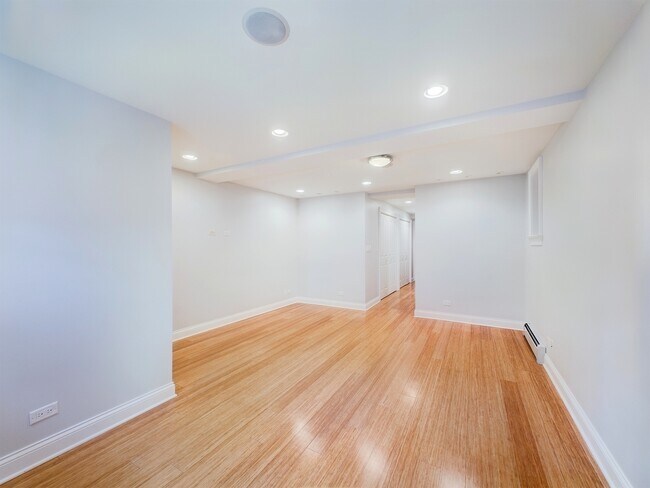Foto del edificio - 632 W Barry Ave