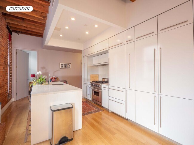 Foto del edificio - 406 W 45th St