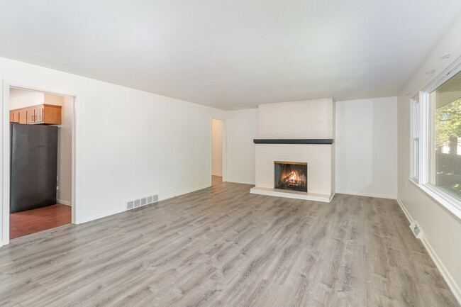 Living Room - 520 Colony Rd