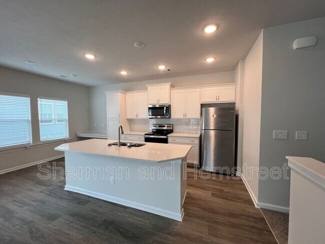 Foto del edificio - 7009 Hummingbird Dr