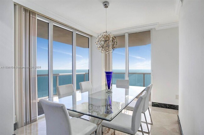 Foto del edificio - 4779 Collins Ave
