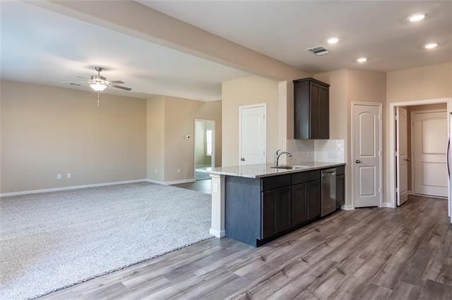 Foto del edificio - 216 Lake Rdg