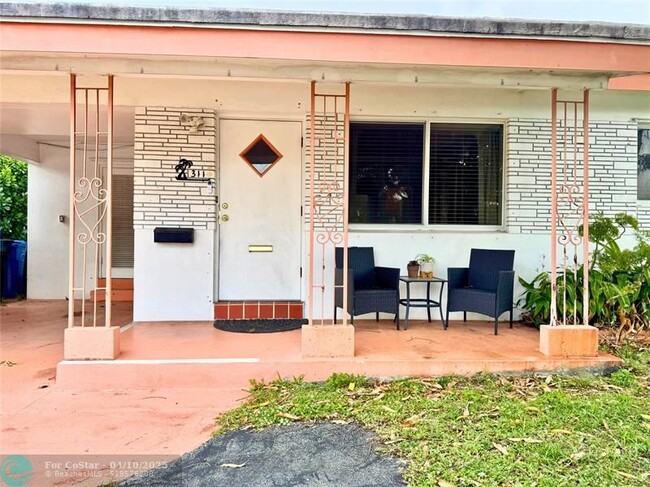Foto del edificio - 311 NE 48th Ct