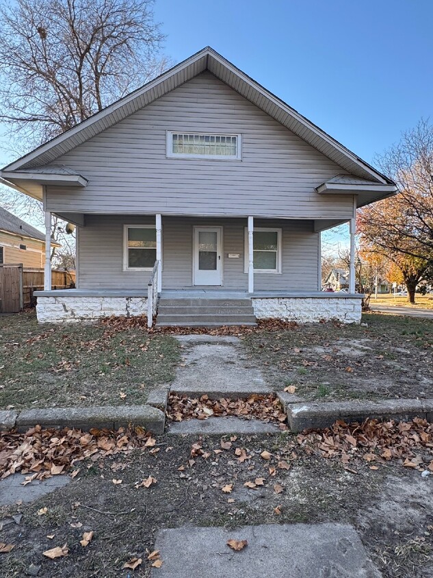 Foto principal - "Charming 3-Bedroom Home in Wichita - Perf...