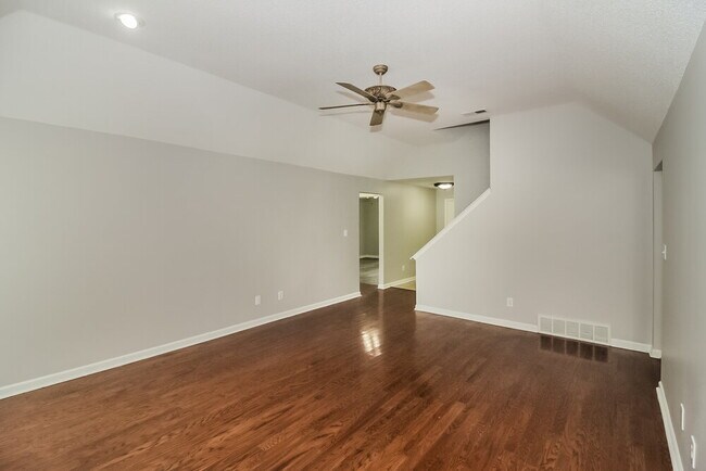 Foto del edificio - 10221 Green Moss Dr N