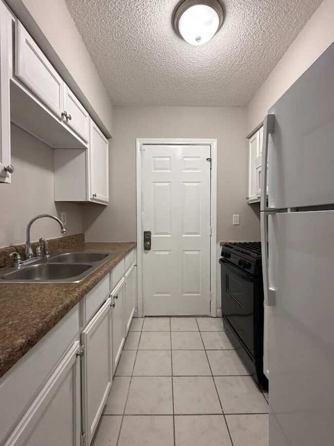 Building Photo - 230 Rosser St SW