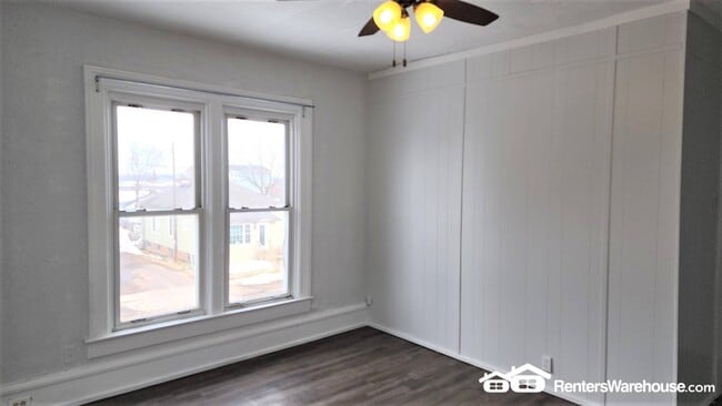 Building Photo - 408 3rd St E