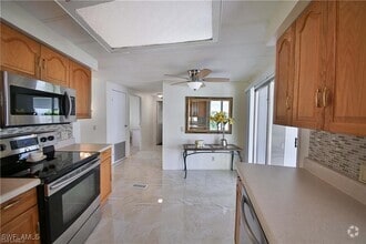 Building Photo - 95 Lemans Dr