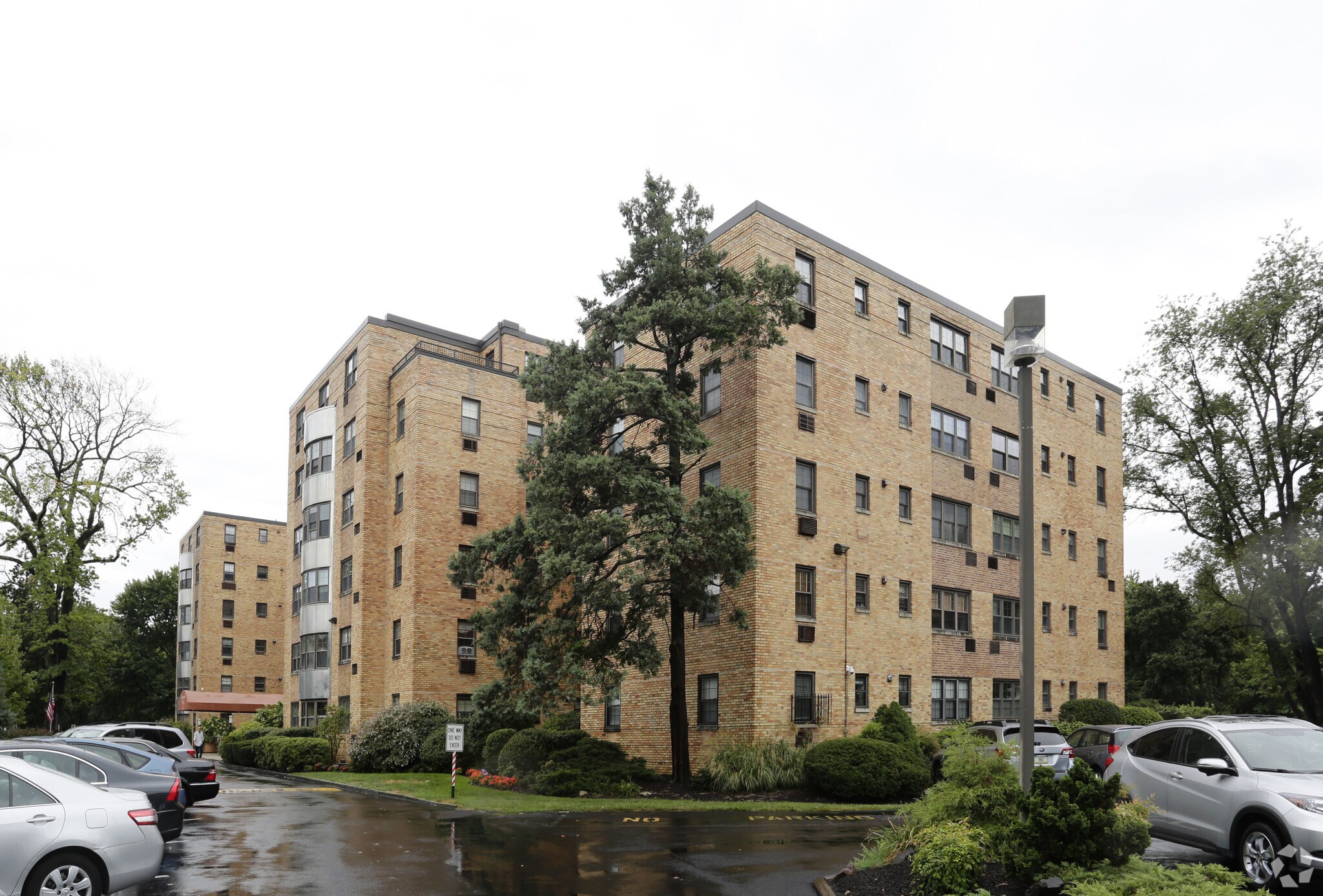 Wynnewood Plaza Condominiums