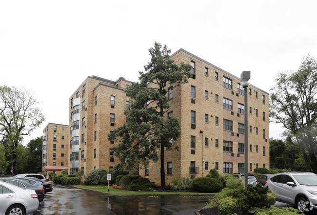 Wynnewood Plaza Condominiums