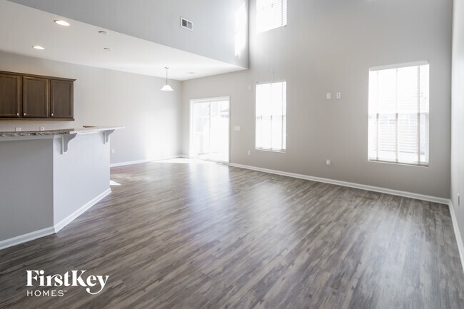 Building Photo - 521 Lateleaf Dr