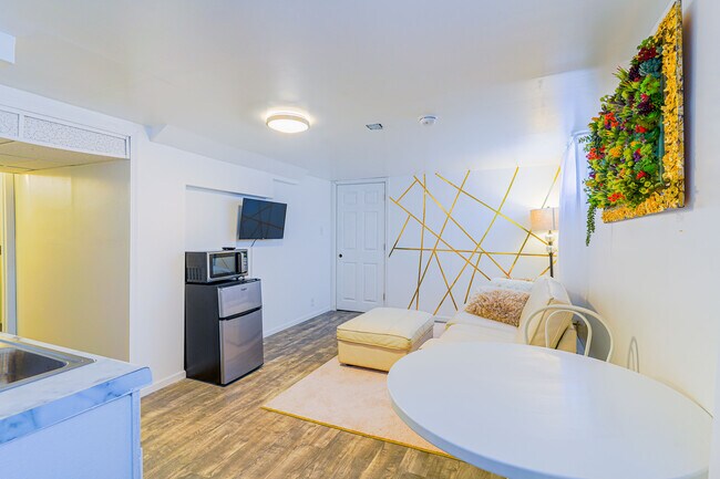 Foto del edificio - 393 Geranium Ave E