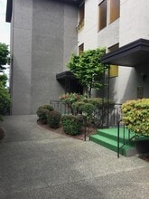 Building Photo - 314 N 134th St