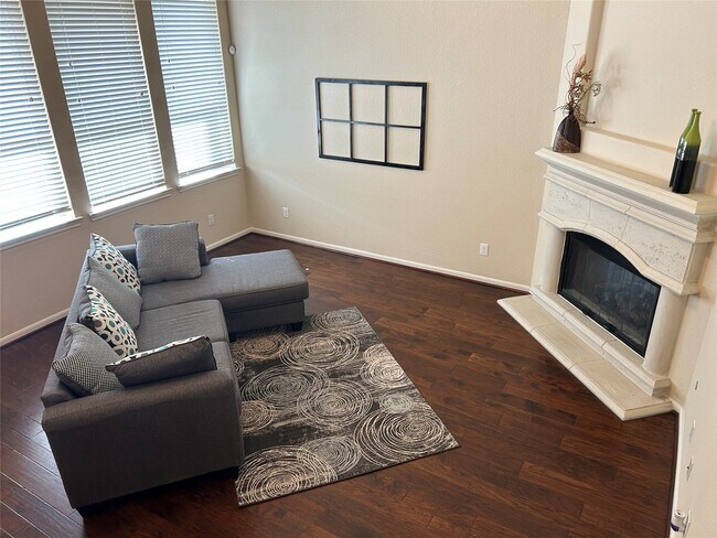 Foto del edificio - 6819 Hunters Trace Ln