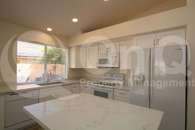 Building Photo - 1360 S Villas Ct